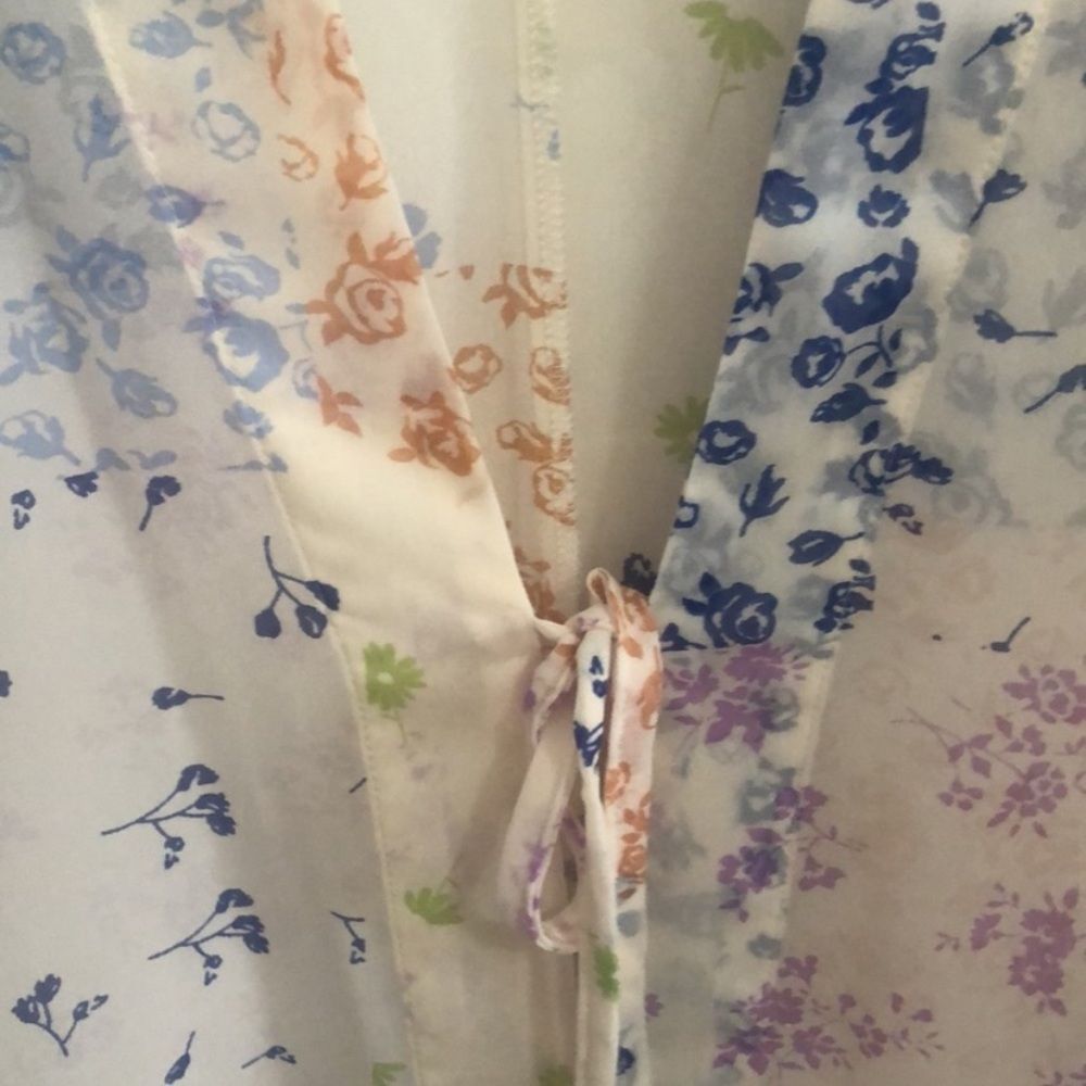 NWOT Romantic Sheer Floral Kimono w/ Bell Flutter Sleeve - Picture 3 of 6